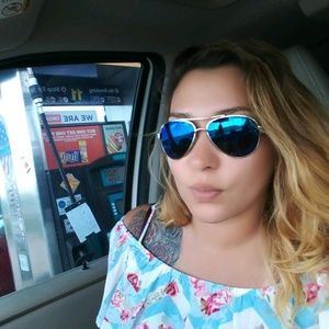 Meet your Posher, Marie